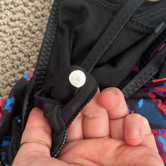 Lululemon high neck sports bra - Picture 4 of 4